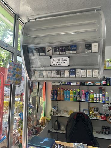 Digər mağaza avadanlığı: Siqaret vitrinidir islek vezyetdedir magaza baglandiqi ucun tecili