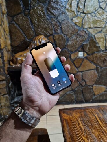 Samsung: IPhone 12 mini, Qara, Face ID
