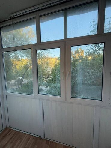 квартиры с подселением для девушек: 3 комнаты, 60 м², 104 серия, 2 этаж, Старый ремонт