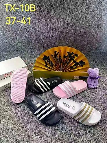 sandale varos: Adidas uniseks papuče sa tri pruge – klasičan klizni model za svaki — 2