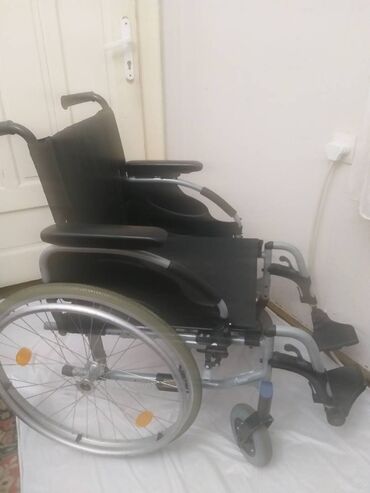 Invalidska kolica: Francuska aluminijumska invalidska kolica cuvene marke INVACARE, u — 2