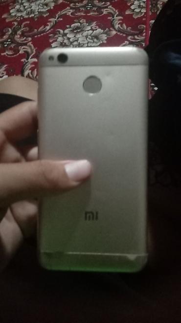 Набор мобильных устройств и планшет: 1) Смартфон Xiaomi