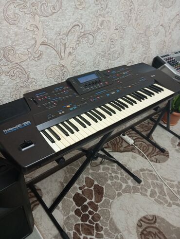 Midi-клавиатуры: Синтезатор, Roland
