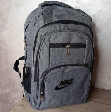 Torbe: Podeljeni unutrašnji deo + srednji i dva mala dela, skladište za piće — 23