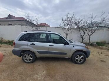 Toyota: Toyota RAV4: 2 l | 2001 il Ofrouder/SUV