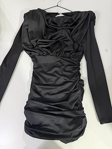 kuke za jakne: Elegantna crna mini haljina sa drapiranim efektom - Materijal — 1