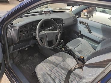 комбин: Volkswagen Passat: 1991 г., 1.8 л, Седан — 5