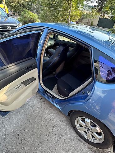 prius r17: Toyota Prius (2-ci nəsil) – mavi rəng, hibrid hatchback — 4