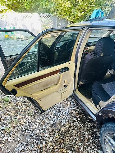 Транспорт: Mercedes-Benz W124: 1990 г., 2.3 л, Механика, Бензин, Седан — 10