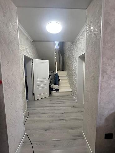 Продажа коттеджей и домов: 🏡 **Продается 2-этажный дом в ж/м Ала-Тоо-1!** ✨ **200 м² | 5 соток | at lalafo.kg — 21 Продажа коттеджей и домов: 🏡 **Продается 2-этажный дом в ж/м Ала-Тоо-1!** ✨ **200 м² | 5 соток | — 21