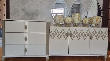 dekor divar: TECILI SATILIR. Divan ve 2 kreslo bazalidi hamisi, 350 man. Ag qonaq — 2