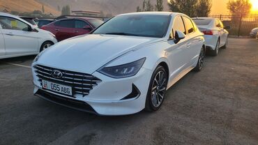 автомат машина арзан: Hyundai Sonata, белый седан последнего поколения. Эффектный дизайн с
