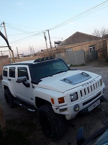 hummer h3 ehtiyyat hisseleri: Hummer H3, ağ rəng, off-road üçün təkmilləşdirilmiş komplektasiya — 2