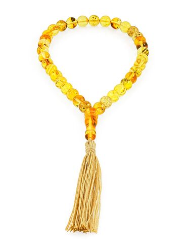 Təsbehlər: Təsbeh – kiçik kəhrəba muncuqlu, şəffaf limon tonlarda.Bütöv — 4