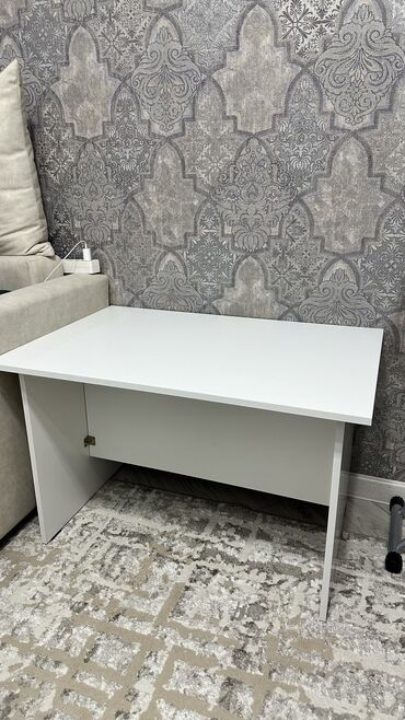 мебель мягкая: Журнальный Стол, цвет - Белый, Новый