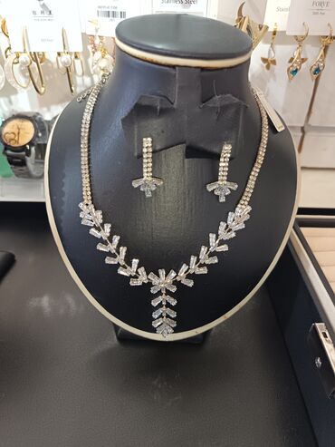 Bijuteriya dəstləri: Zərgərlik dəstləri – zövqlü aksesuar seçimi 1) Yaşıl daşlı çiçək — 13