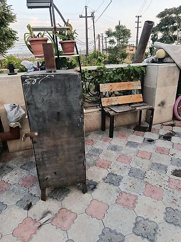 Manqallar, qrillər, barbekyu: Dumanla bişirmə/smoker soba – metal korpuslu, ayaqlı, üst hissədə — 1