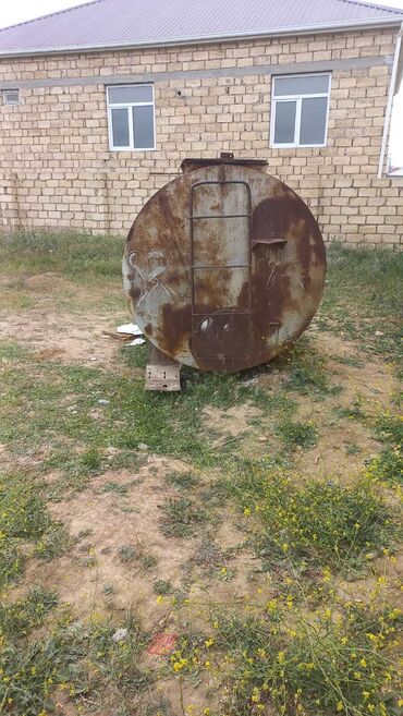 Baklar və çənlər: Bak, Metal, 5000 l l