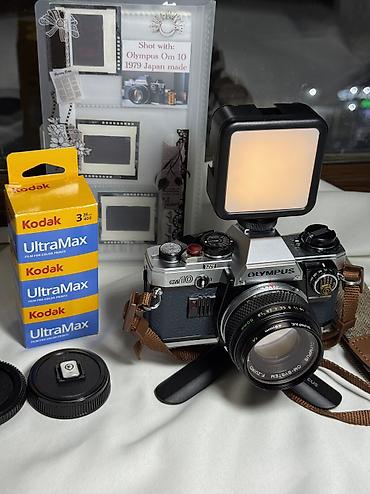 Fotokameralar: 1979-cu il Yaponiya istehsalı. Olympus OM 10 35 mm film ilə işləyən — 8