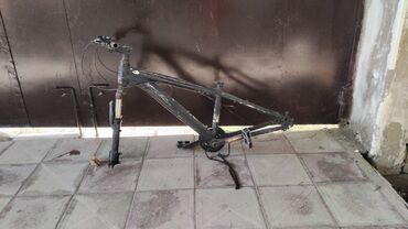 velosipedlər 28: Velosiped ramasi rəngləməy lazimdi rol və amerzator pedallar işləkdi