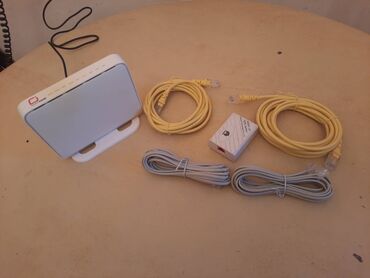 Modemi, ruteri i mrežni uređaji: Samo Huawei ruter-modem.
Nepoznato stanje.
Bez lan kablova — 2