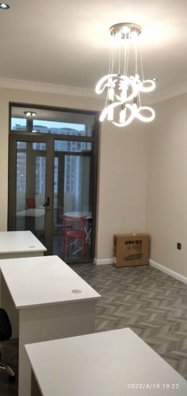 Ofislər: Nərimanov metrosuna yaxın xarici dillerer universitetinə 17 mərtəbəli — 3