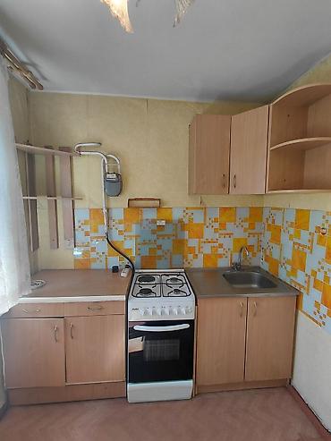 6 микрорайоне: 1 комната, 30 м², 6 мкр 104 серия, 4 этаж, Требуется ремонт — 1