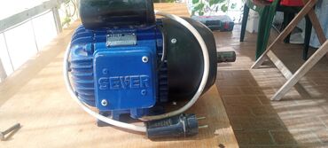 royal kraft generator rs 8500w: Monofazni elektro motor 1,1kw 2880 obrtaja.Meni stoji kao visak