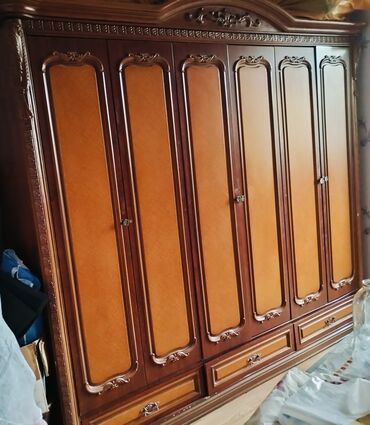 Dolablar: 3 qapılı dolab satılır 200₼. Yaxşı vəziyyətdədir. Ünvan