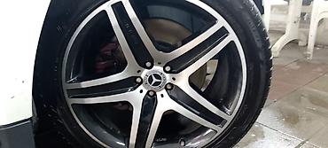 mersedes salon: Mercedes-Benz ML sinfi SUV Xüsusiyyətlər: - Kuzov: ağ rəng, 5 qapılı — 7