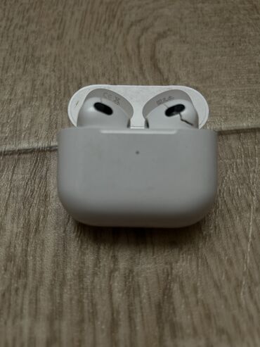 ремонт телефонов xiaomi бишкек: Продаю AirPods 3 состояние хорошее на наушниках небольшие трещины на