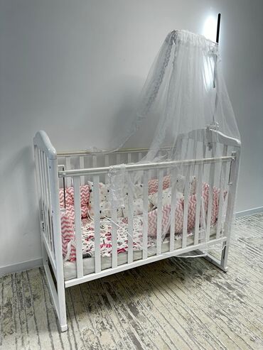 кроватка 7 в 1: Детская кроватка с комплектом текстиля и балдахином - Материал
