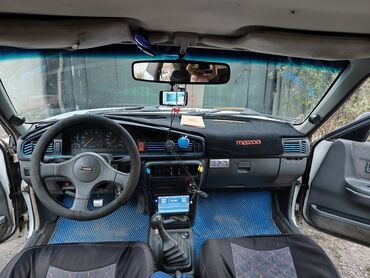 Mazda: Mazda 626: 1991 г., 2 л, Механика, Бензин, Седан — 4