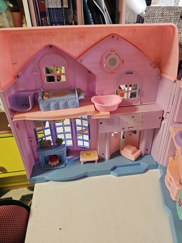 cocomelon igračke: Dvorac sa namestajem za decu za igranje