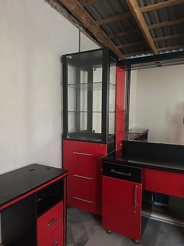 Мебель: Bərbərxana/salon mebel dəsti - Rəng: qırmızı-qara - Komplekt: bir — 2