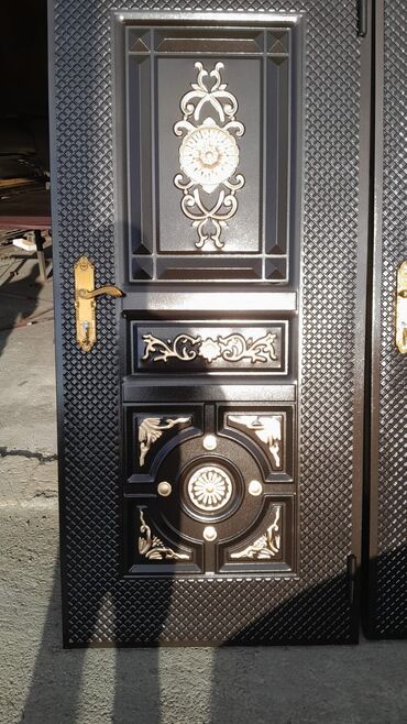 Giriş qapıları: Yeni Giriş qapısı Zamok və çərçivə ilə, Zəmanətli, Ödənişli quraşdırma, Ödənişli çatdırılma, Rayonlara çatdırılma — 2