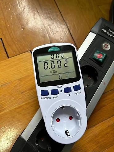 Ostali merni alati: Merač potrošnje električne energije – utični (šuko) Opis: - Digitalni — 6