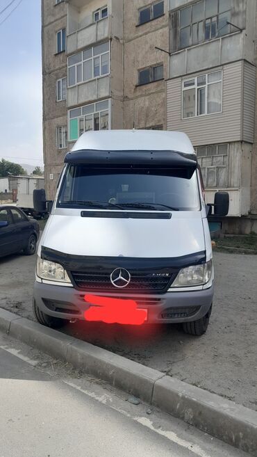 спринтер грузовой цельно метоличиский: Легкий грузовик, Mercedes-Benz