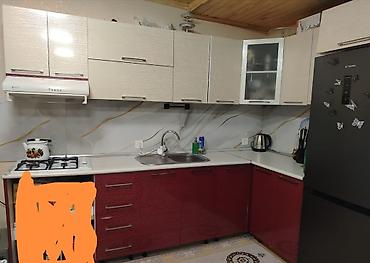 купить кухонную мебель бу: Mətbəx mebeli satılır 250₼. ölçü 4m. Üzərində moyka verilir.Ünvann — 1
