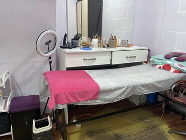 Салоны красоты: Сдается кушетка мастерам по наращиванию ресниц шугарингу