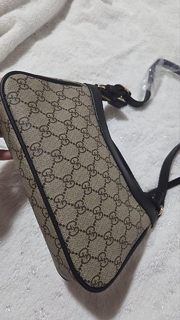 mona novcanici zenski: Nova torbica, nekorišćena i odmah dostupna. 👜✨ Moderan i praktičan — 2