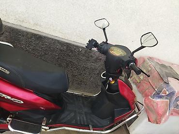 Скутеры: Электроскутер (класс 50–150 см³ эквивалент), городской Описание: - — 4