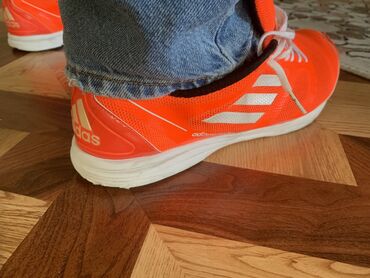 Кроссовки и спортивная обувь: Мужские кроссовки, 46, Adidas, Б/у, цвет - Красный, Самовывоз, Бесплатная доставка at lalafo.kg Кроссовки и спортивная обувь: Мужские кроссовки, 46, Adidas, Б/у, цвет - Красный, Самовывоз, Бесплатная доставка
