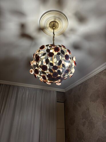 asma isiqlar: Çılçıraq, 10 və daha çox lampa, Metal