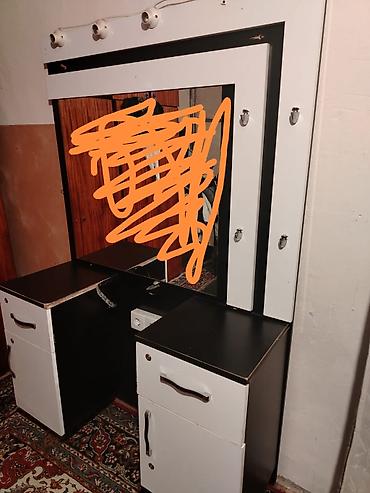 Salon, tibbi mebel: Bərbər/kişilər salonu üçün işçi yerinin komplekti ikinci el hec bir — 1