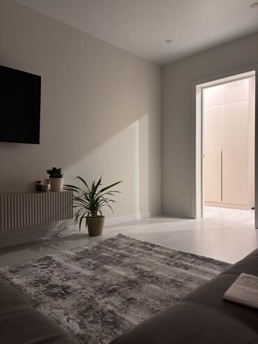 одна комнатная квартира на долгий срок: 2 комнаты, Собственник, Без мебели