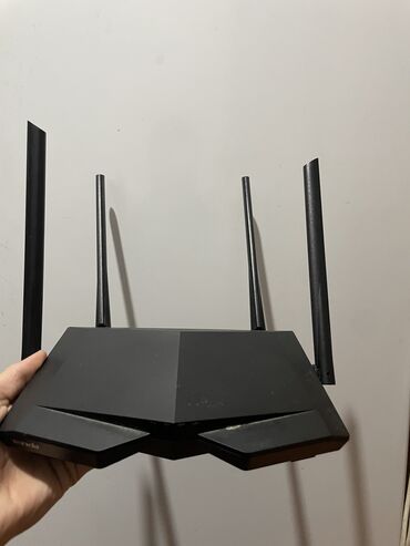 Другое ТВ и видео: Продаю очень мощный wi-fi роутер от фирмы tenda