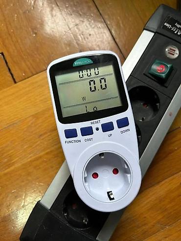 Ostali merni alati: Merač potrošnje električne energije – utični (šuko) Opis: - Digitalni — 9