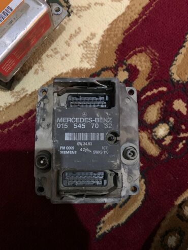 Maqnitofonlar: Bosch avtomobil maqnitofonu (head unit) üçün əsas blok və metal montaj — 11