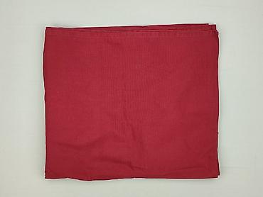 110 cm: Czerwona tkanina / materiał tekstylny w jednolitym kolorze. Materiał — 1